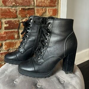 ALDO SIZE 9 LACE UP BOOTIES